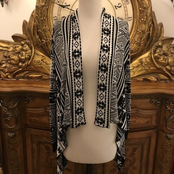 Love Culture. Size S. Aztec Cardigan. Asymmetric Hemline. Ribbed Cuffs. B22 - Picture 1 of 6